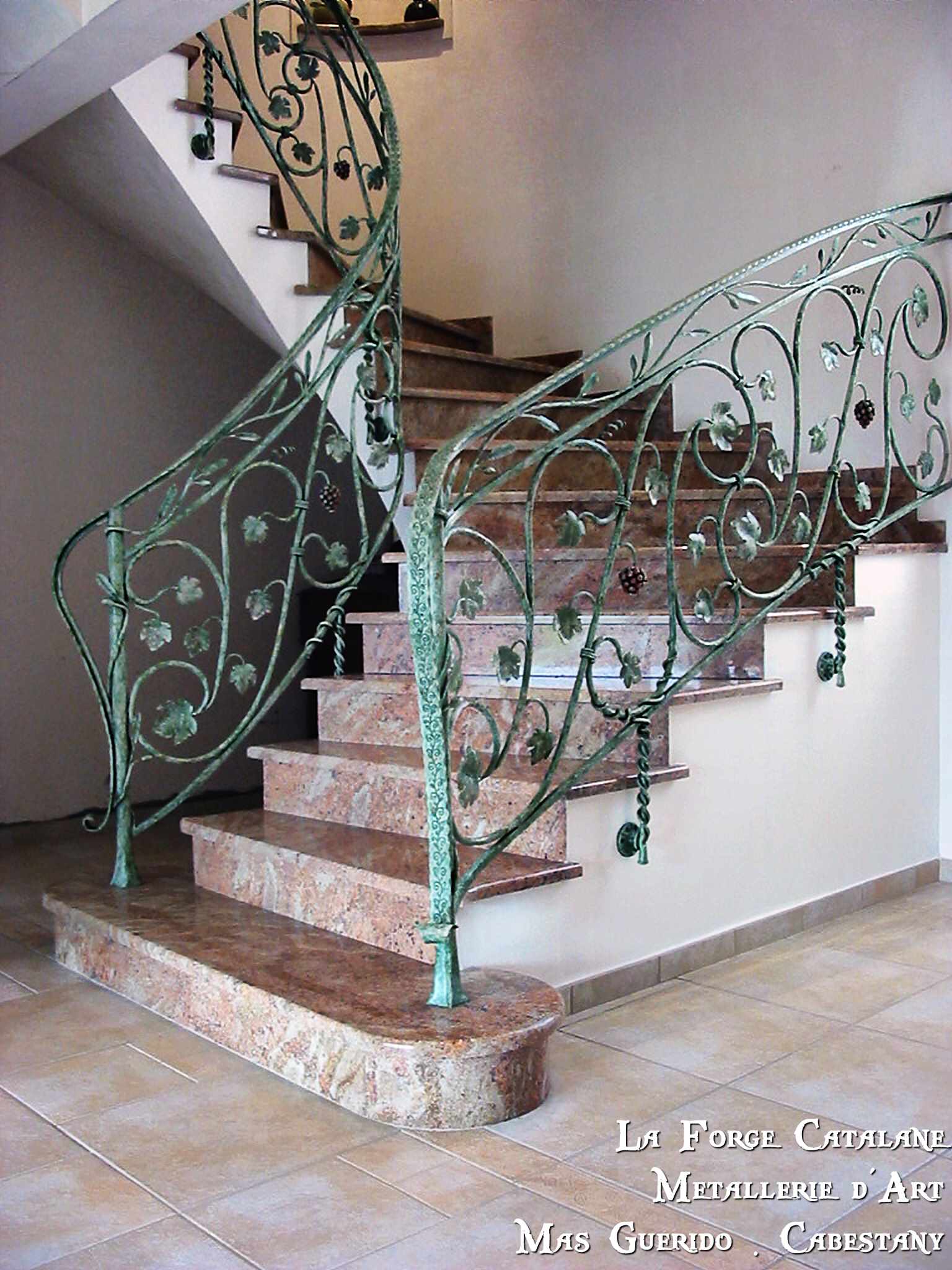 Rampant debillarde travail forge vegetal vigne ouvrage forge catalane 8.jpg